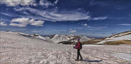 Nic Snow Shoeing - Kosciuszko NP - NSW SQ (PBH4 00 10583)